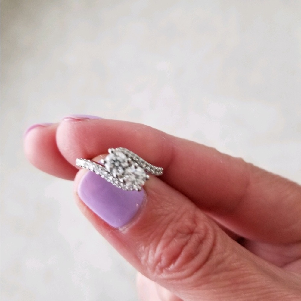 Diamond Ring - Picture 1 of 2